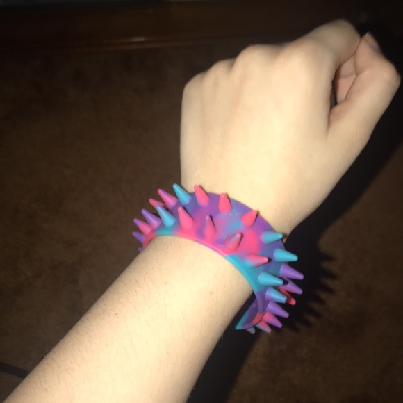 Multi Color Rubber punk spike bracelet - Picture 3 of 3